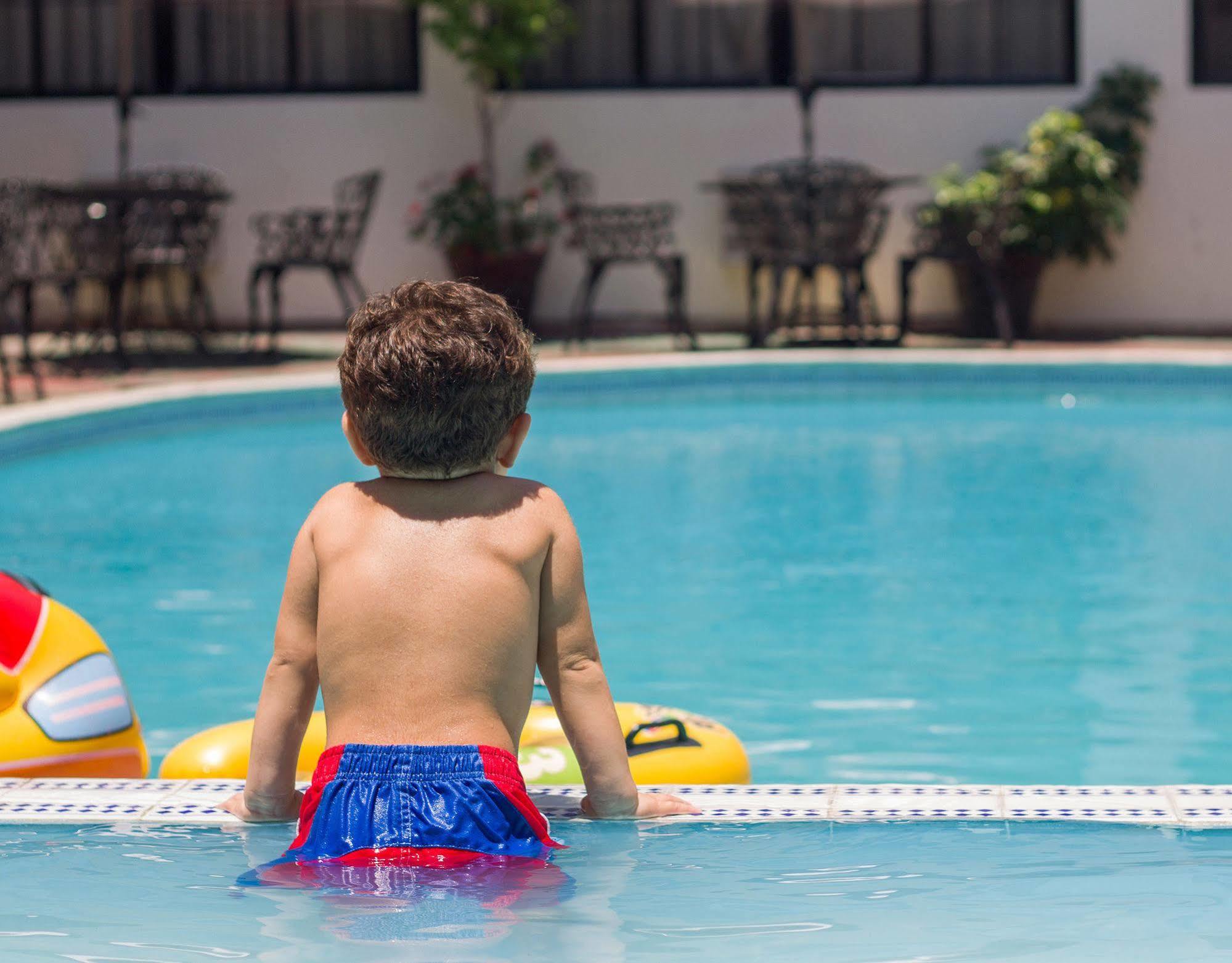 Hotel Ramada Inn San Salvador Ngoại thất bức ảnh